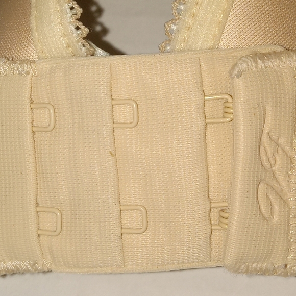 Vanity fair Elegant Plunge 38C - Picture 7 of 8